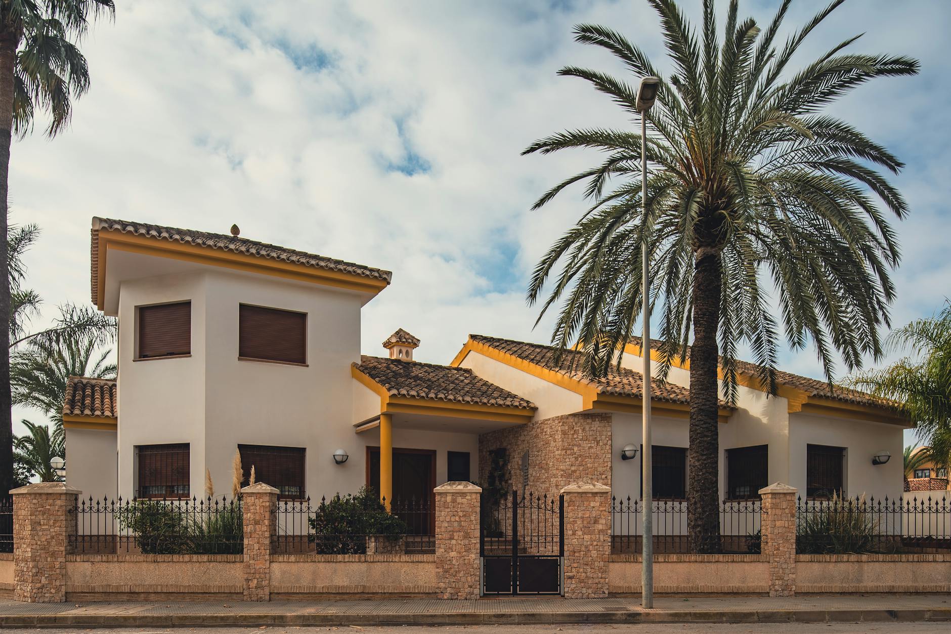 Charming Spanish villa in San Javier with palm trees and Mediterranean architecture.